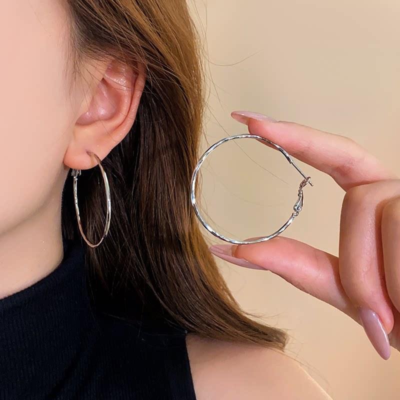 Korean version of high-end sensory ring earrings women's European and American fashion simple earrings temperament light luxury niche earrings