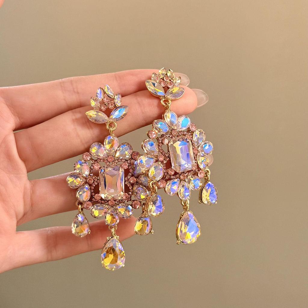 Atmosphere Banquet Retro Baroque Rhinestone Earrings, Luxury Niche Studs for Elegant Evening Wear