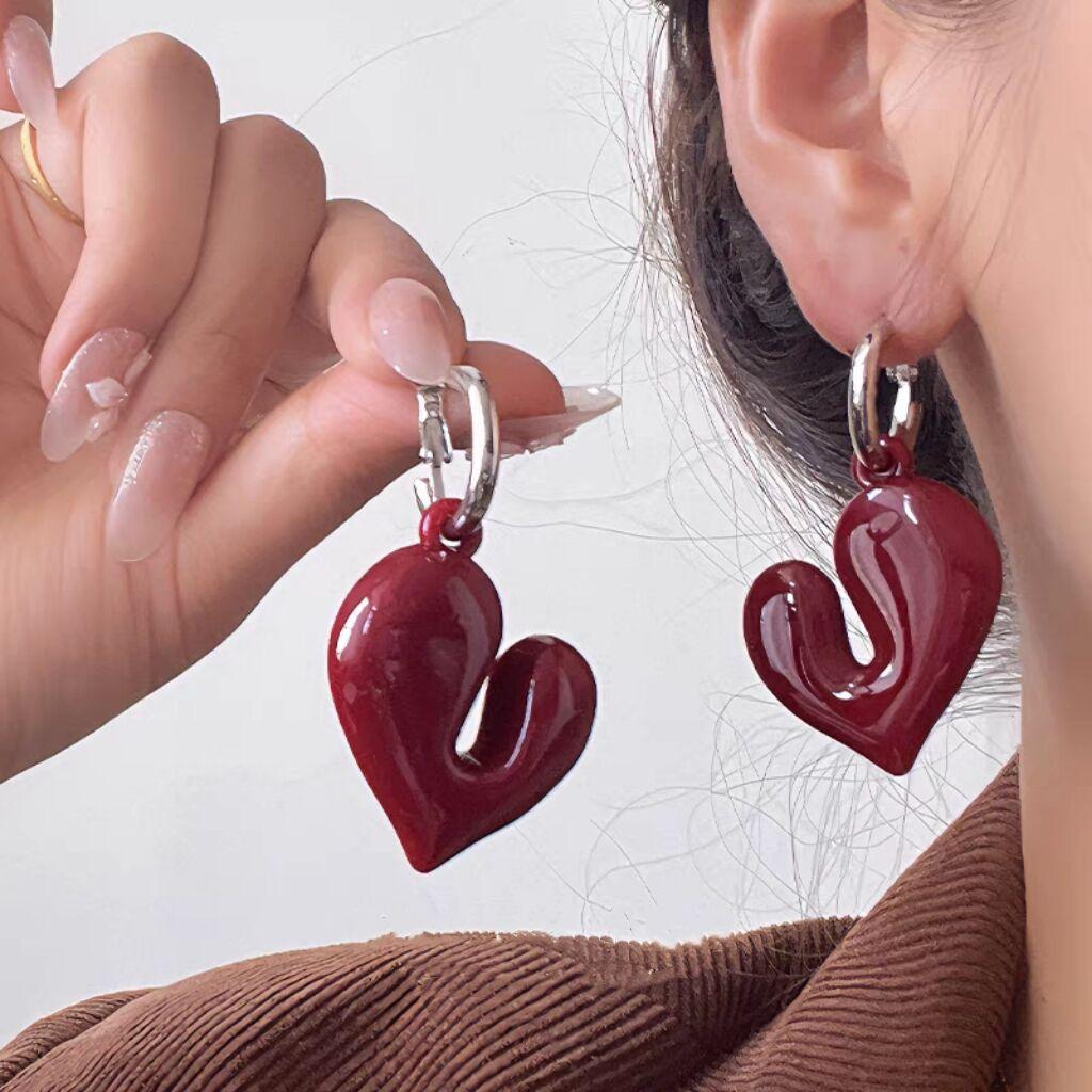 Vintage Irregular Wine Red Heart Shaped Pendant Earrings for Women Fashion Geometric Round Hoop Earrings Party Jewelry Gifts