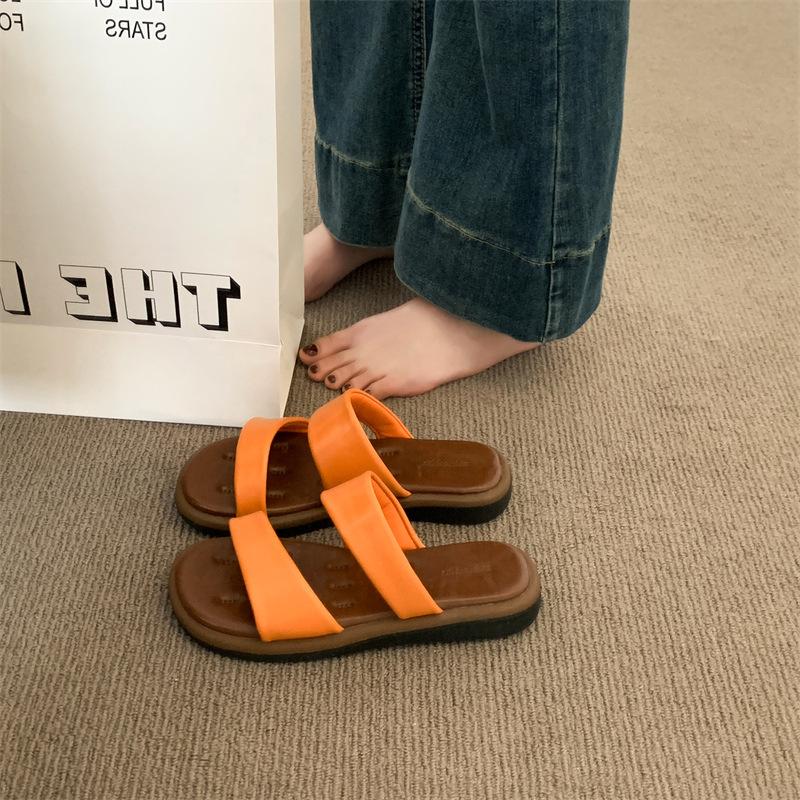 Internet celebrity slippers women's summer wear ins tide 2025 new summer explosion super fire French evening breeze premium sense sandals