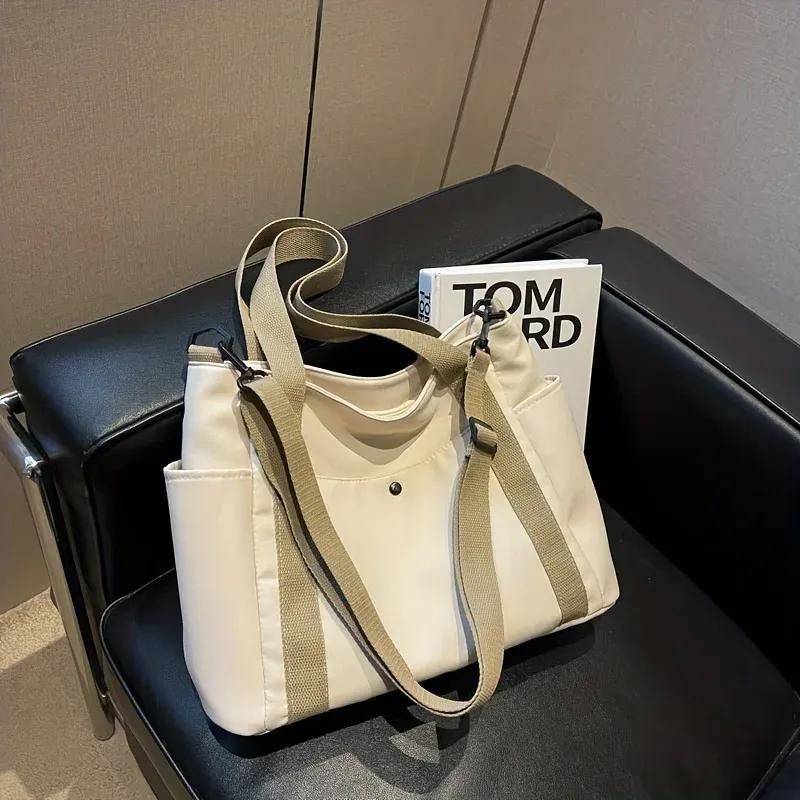 Простая сумка через плечо с цветными блоками — фото 3