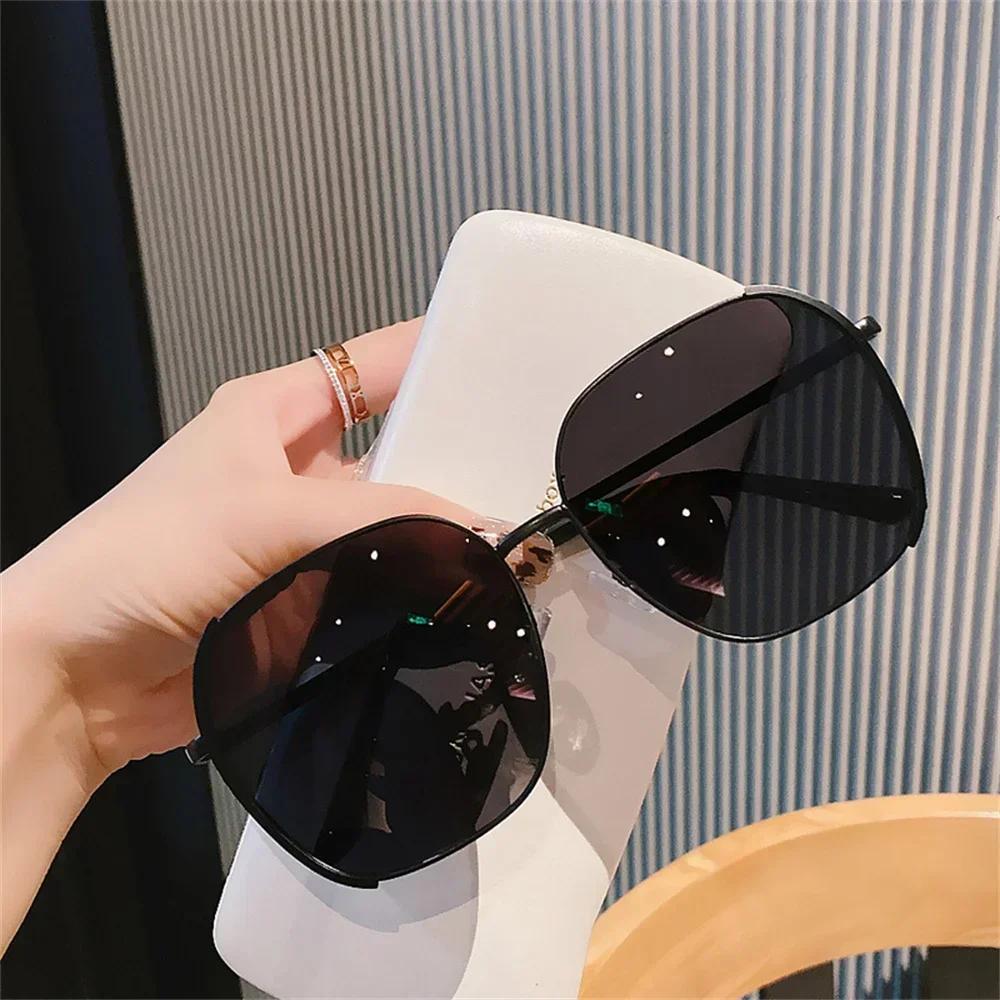 New Square Oversized Sunglasses Fashionable Sun Glasses for Women and Men UV Resistant Eyelasses Round Face Sunshades
