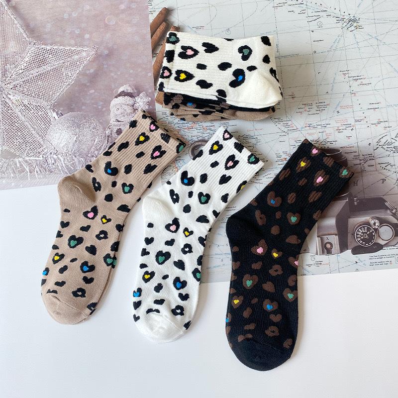 3 par damstrumpor för höst- och vintermode, trendiga randiga leopardmönstrade söta kärleksfulla tubstrumpor