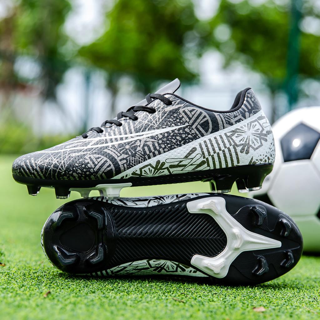 Large Size Low Top Football Shoes Broken Nails Artificial Turf Spikes Boys And Girls Students Training Football Shoes