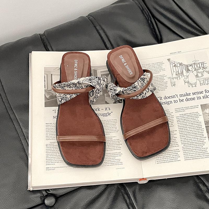 

Женские полушлепанцы на толстой подошве, нишевая верхняя одежда 2025 лето, черные с открытым носком, с внутренней платформой, повседневные крутые шлепанцы 40 коричневый