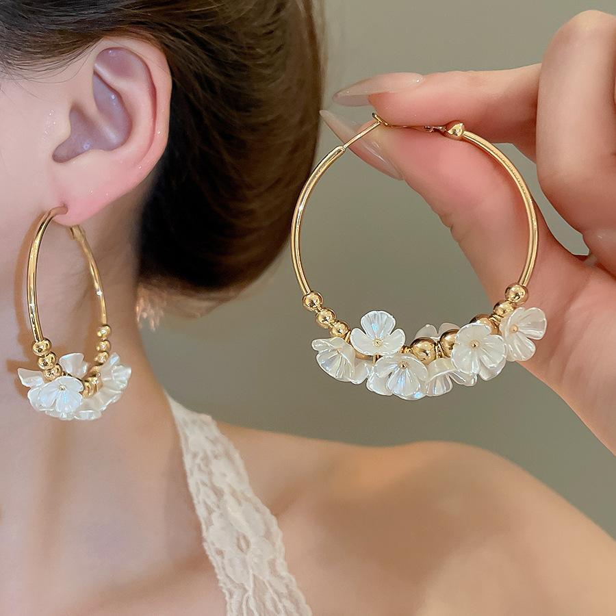 Diamond-set pearl petals fringed earrings stud earrings temperament fashionable and versatile design earrings