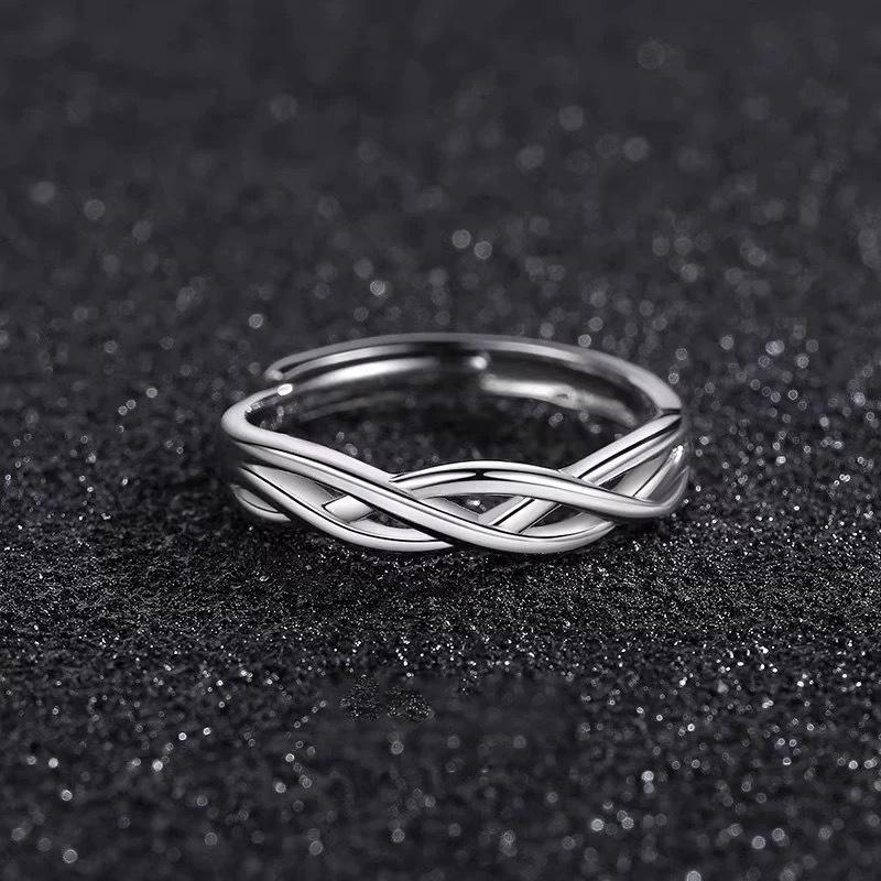 Minimalist Möbius Strip Ring for Men, Trendy High-End Feel, Index Finger Couple Rings for Women, Niche Design, Titanium Steel, Non-Fading