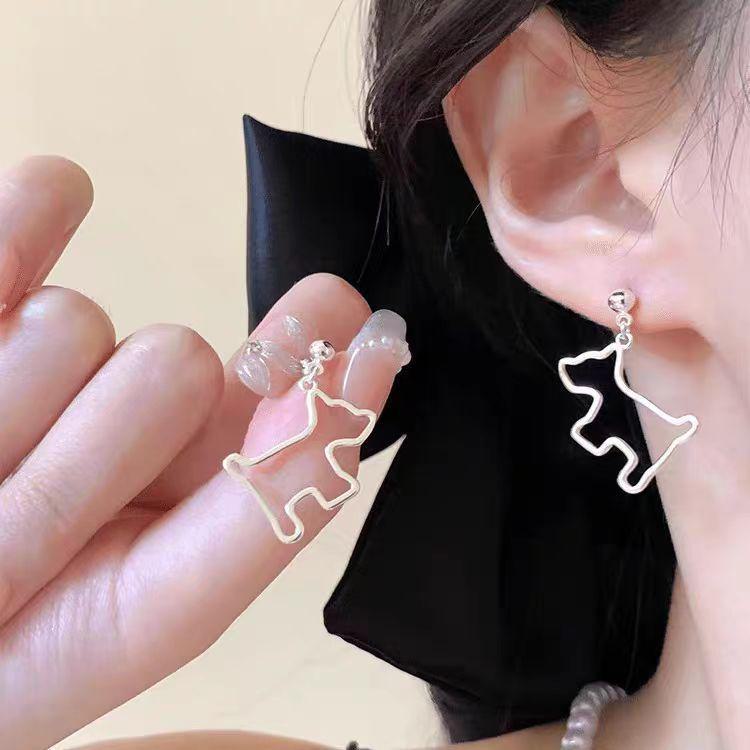 

2025 Горячие стильные персонализированные серьги в виде милых щенков для женщин - нишевый дизайн, простота и универсальность null