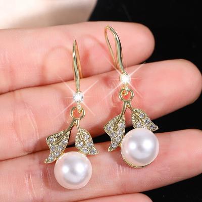 Design Sense Leaves Pearl Fashion Ear Hook Women'S Tide Temperament Earrings Niche Design Earrings