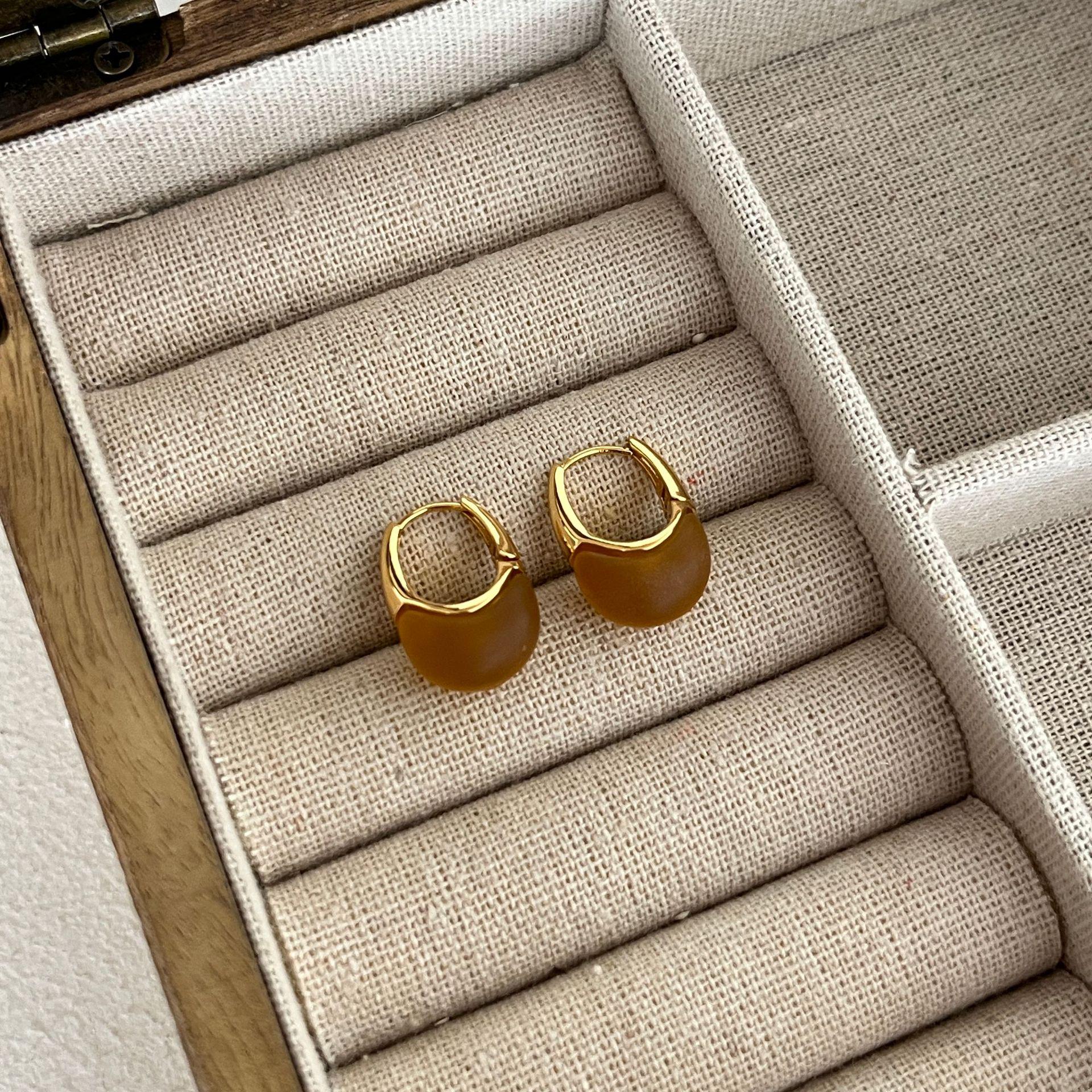 

Изысканные ретро серьги-пусеты: Роскошные серьги-каффы высокого класса для женщин, 2024 Новая коллекция Весна/Лето, Универсальный стиль, Горячий товар.