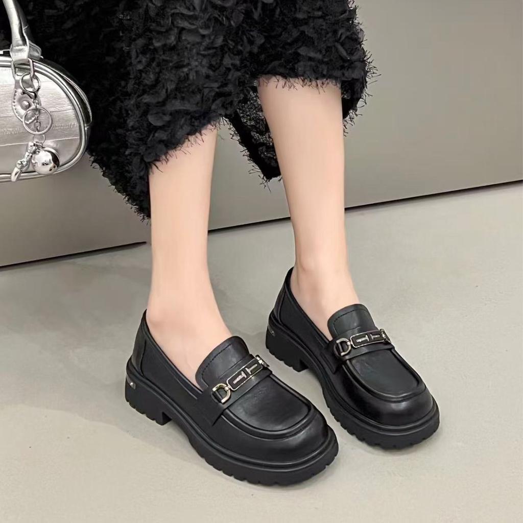 Brittiska små läderskor med platt botten och runt huvud för dam 2025 nya våren pendling mångsidiga loafers retro enkelskor