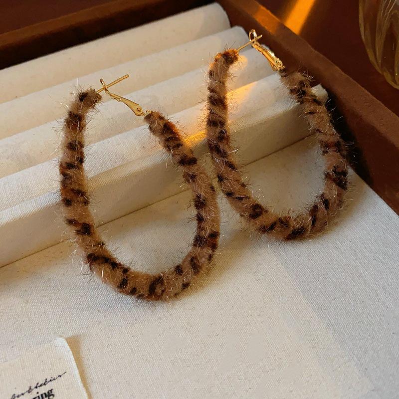 Silbernadel Leopard Herz Schleife Geometrische Hängeohrringe - Trendiger koreanischer Stil für Frauen