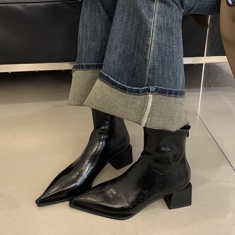 Franska spetsiga ankelstövletter dam tjock klack 2025 nya höst och vinter mjukt läder dragkedja bak hög klack smala stövlar
