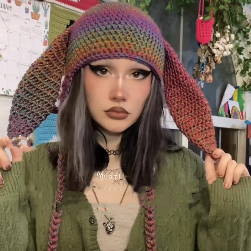 Berretto con paraorecchie scheletro fatto a mano all'uncinetto per Halloween