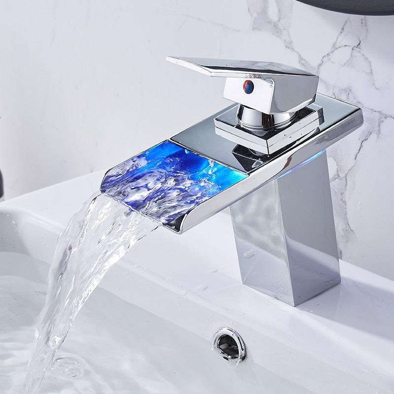 Baralho Torneira Bathroom Basin Faucet With Led Light Polished Tap Basin Deck Mounted Sink Mixers 3 Colors Change