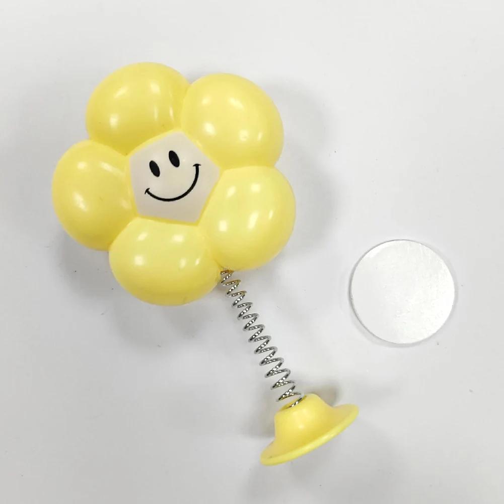 Helmet Shaking Small Smile Flower Decoration Motorcycle Bike Helmets Cute Sun Flower Decor Driving Styling Helmet Accessories