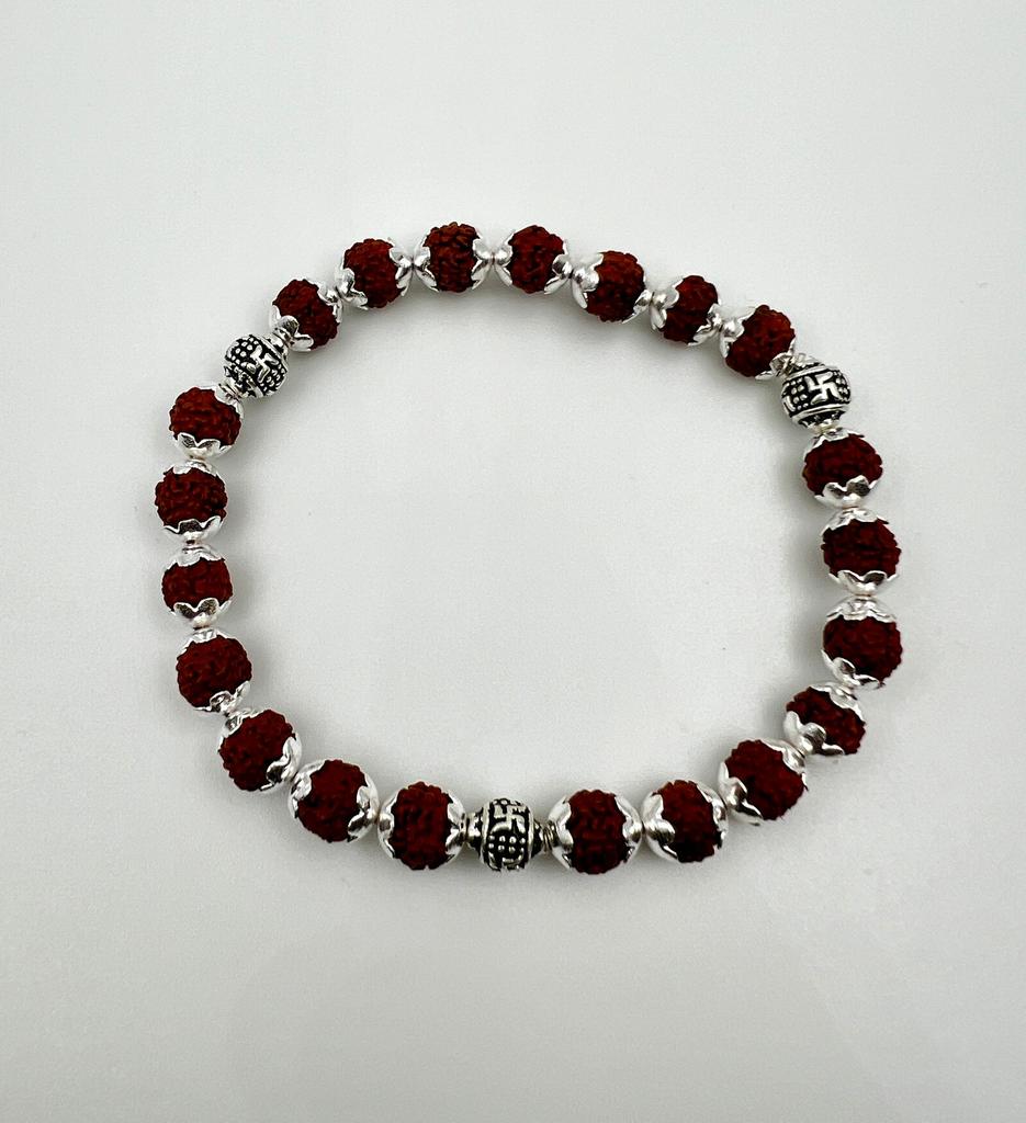 Traditionelles hinduistisches Rudraksha-Perlenarmband mit silbernen Abstandshaltern, Spirituelles Energiearmband, Traditioneller hinduistischer Schmuck