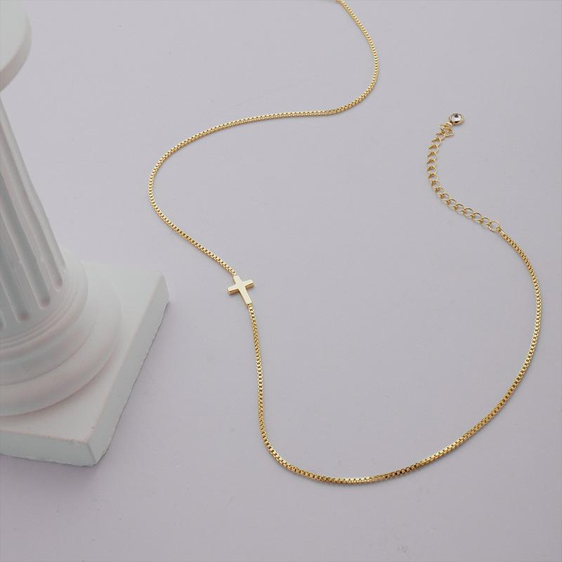 Fashionable Ins Style 14K Gold-plated Cross Necklace with A Simple and High-end Feel, Women's Light Luxury Collarbone Chain