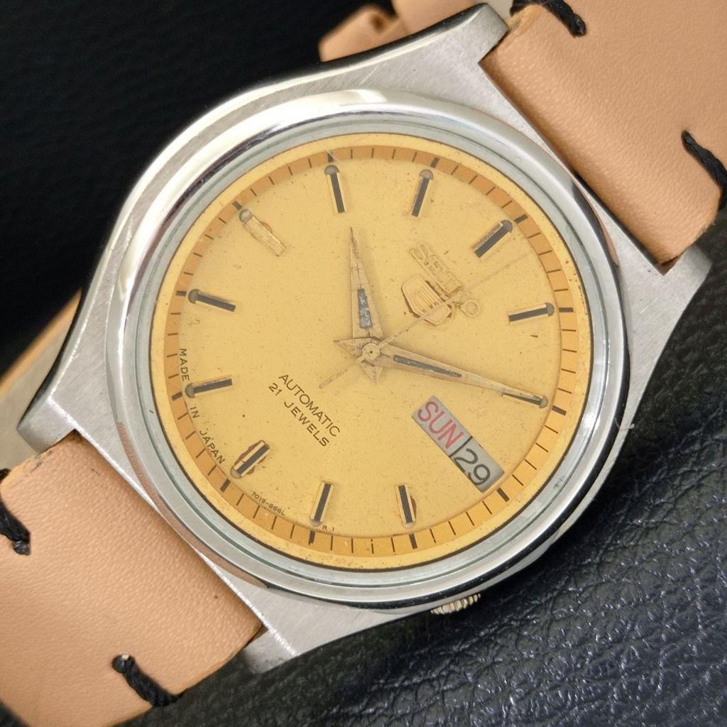 

АВТОМАТИЧЕСКИЕ ВИНТАЖНЫЕ ЧАСЫ SEIKO 5 ЯПОНИЯ 7019A МУЖСКИЕ ОРИГИНАЛЬНЫЙ ЦИФЕРБЛАТ a702382-5 R124-a702382