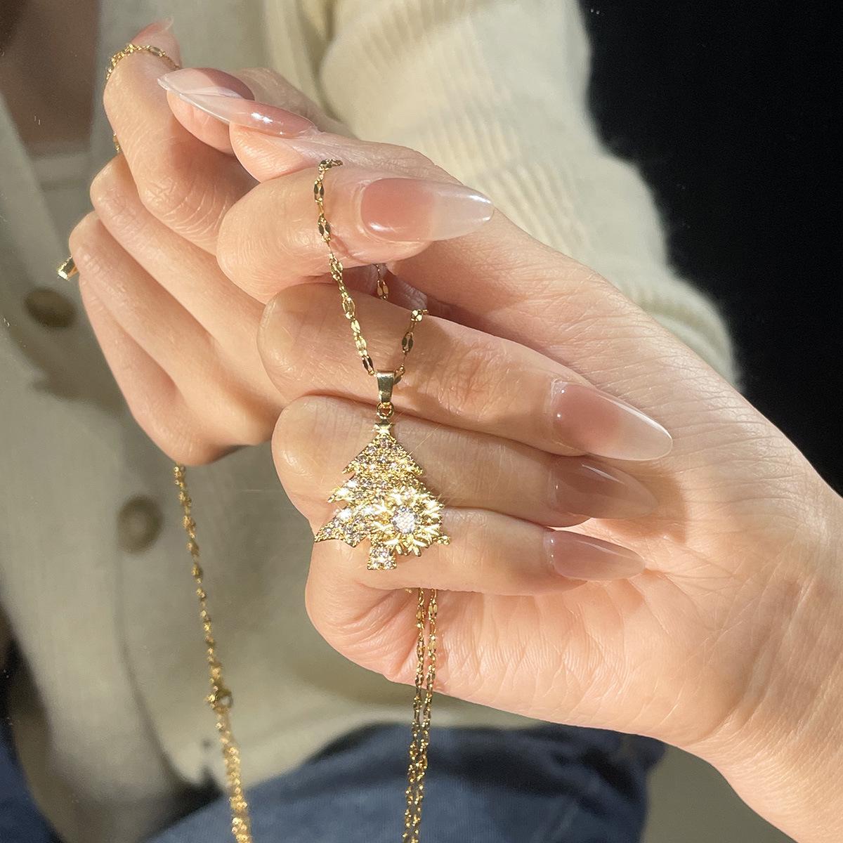 

Rotatable Snowflake Christmas Tree Pendant Necklace - Luxury Micro-Paved Full Diamond Design, Celebrity Style Clavicle Chain Jewelry