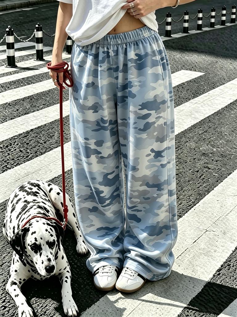 Women's plus-size wide-leg pants with stylish graffiti prints, suitable for wearing at home and for walks.