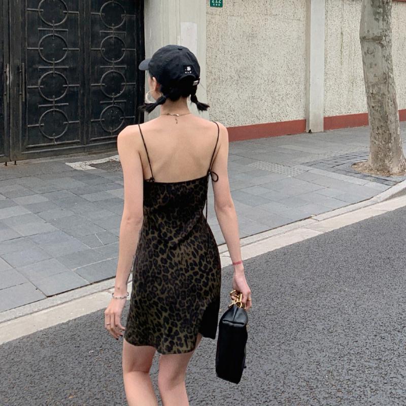 Women's Leopard Print Thin-strap Mini Dress Thin Strap V Neck Bodycon Dress Fitted Short One Piece Dress Suitable for Streetwear and Nighttime Outings