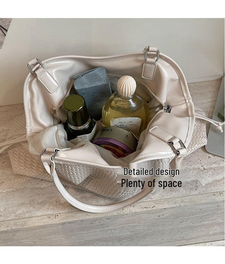 Korean Style Woven Texture Tote Bag: 2026 Fashion Versatile Shoulder Bag, Lazy Style, Large Capacity for Women.
