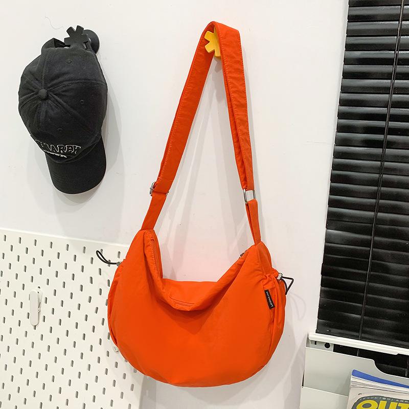 Bag women's large capacity 2025 new solid color casual shoulder messenger bag class commuting niche design dumpling bag