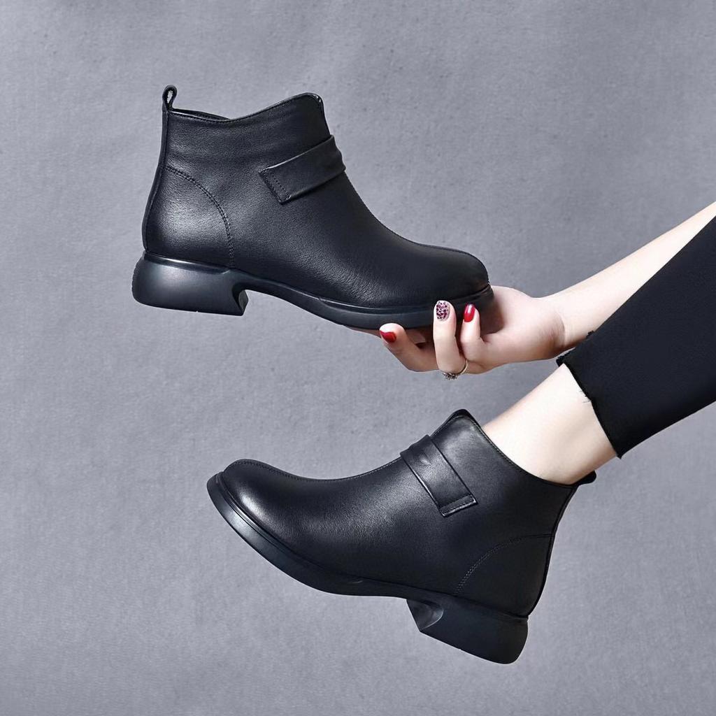 Round head short boots women's new simple temperament flat bottom casual Martin boots first layer cowhide comfortable ankle boots