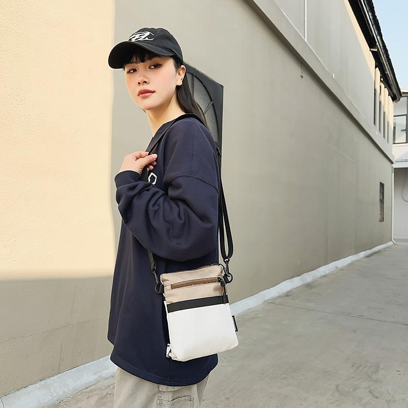 Japan and South Korea fashion new simple literary and artistic fan shoulder messenger bag 2025 commuter sports niche leisure small square bag