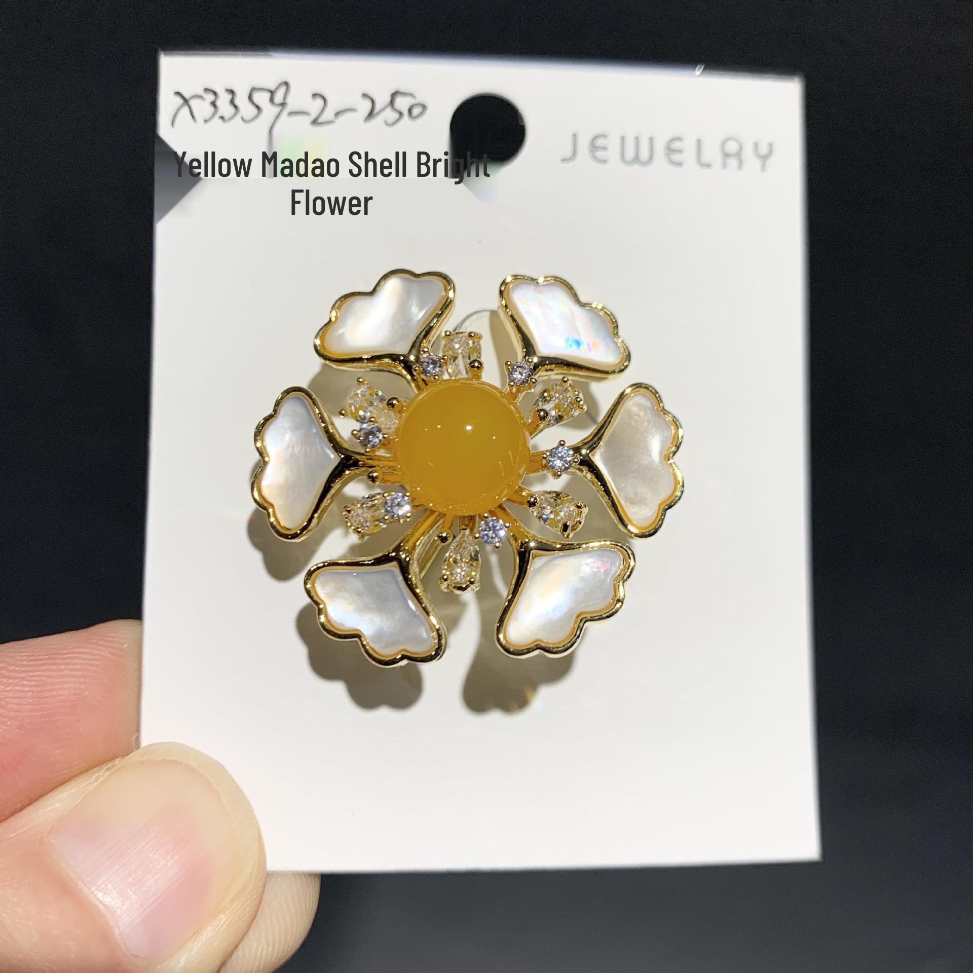 Elegant Freshwater Pearl Ginkgo Leaf Flower Brooch - Exquisite Coat Accessory
