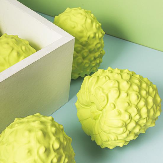 Pet Chew Toy Sweetsop Shape Built-in Sounds Interactive Natural Rubber Dog Chew Toy Concave-Convex Particles Relieve Boredom Energy Pet