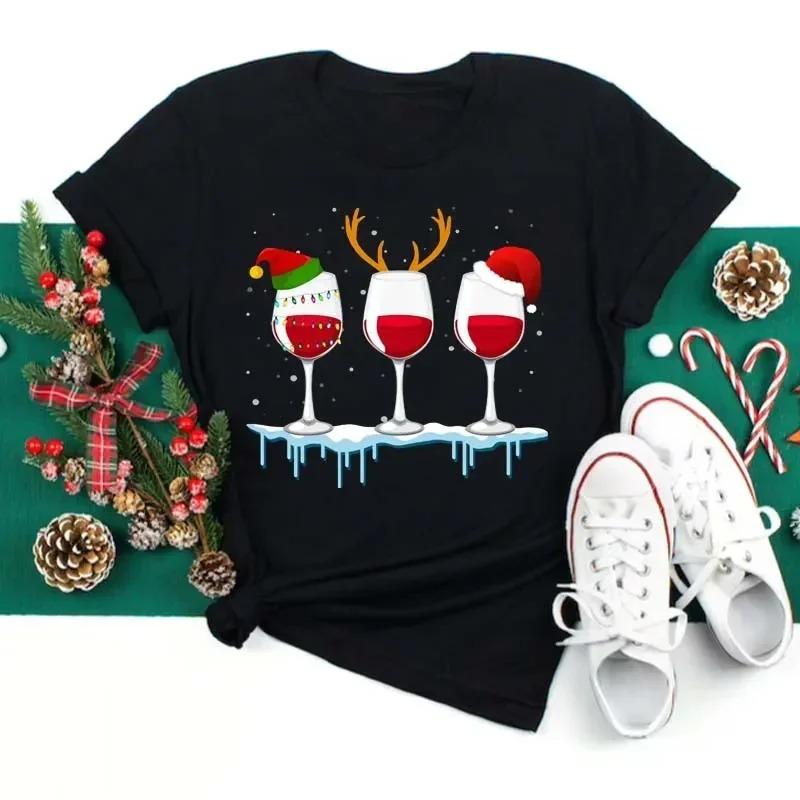 T-shirt Graphique Mignon de Noël Avec des Éléments Amusants de Verre à Vin, Bonhomme de Neige, Chapeau de Père Noël Designs T-shirt Décontracté Élégant à Manches Courtes