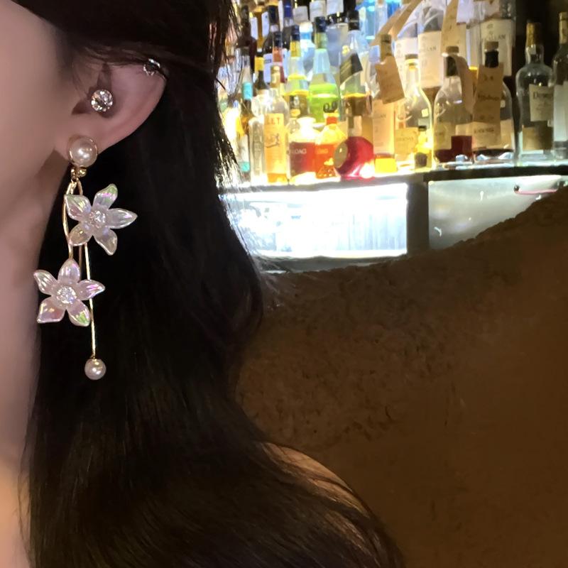 Flower Pearl Fringed Earrings Temperament Light Luxury Fashion Elegant Stud Earrings Versatile High Sense Earrings Women