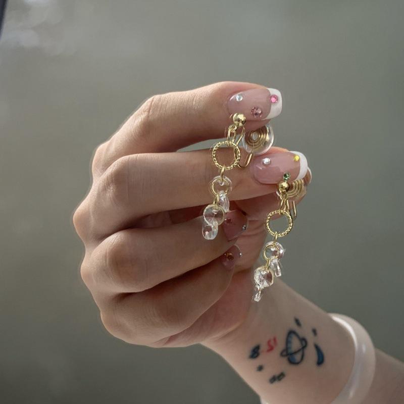 Chic Tassel Ear Clip: Elegant, Painless Earring for Non-Pierced Ears with Unique Design