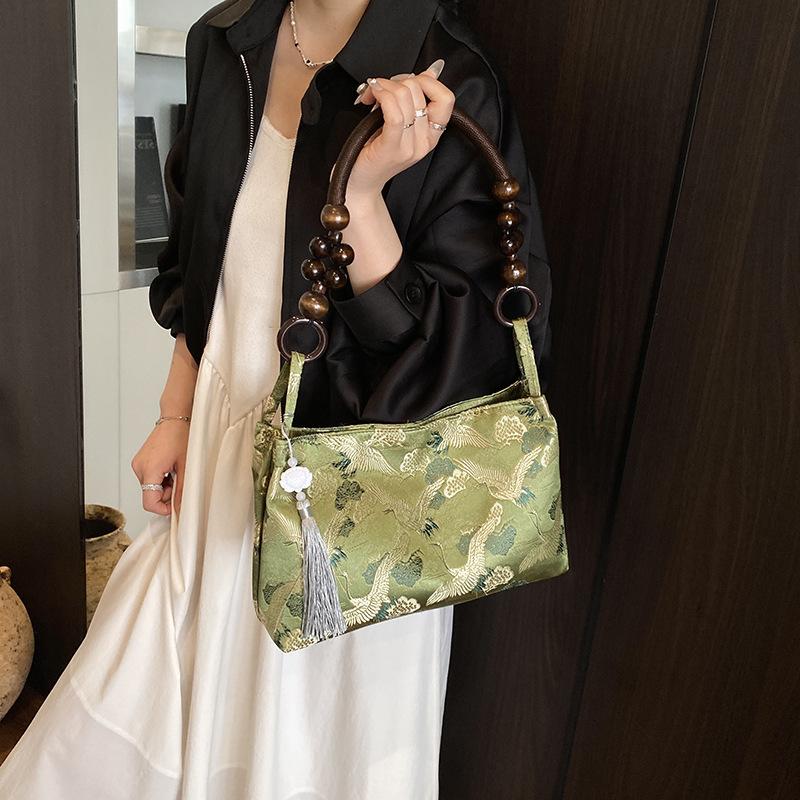 Fashion Chinese Retro Style Embroidered National Style Shoulder Bags Tassel Decoration New Women'S Handbags