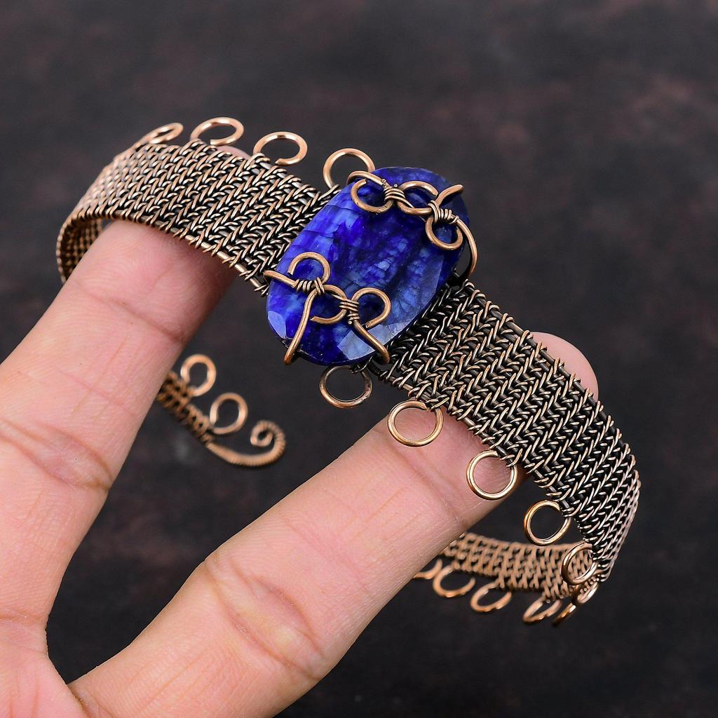 Facettiertes Blaues Saphir Armreif Kupferdraht umwickelter Armreif Verstellbarer Armreif Handgefertigter Armreif Edelstein Kupferschmuck Geschenk für Ihn