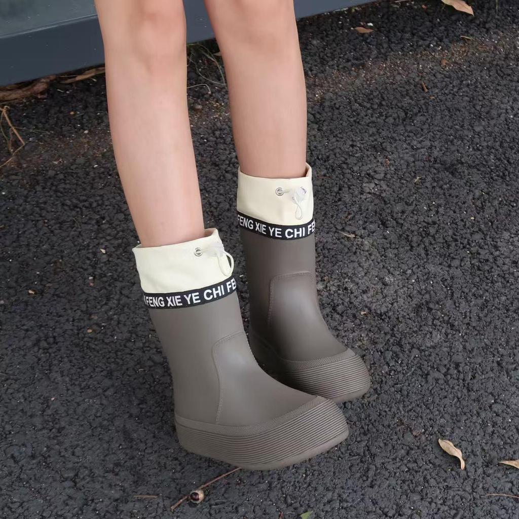 Stilvolle Damen-Wadenhohe Wasserdichte Regenstiefel, Rutschfest und Perfekt für Outdoor-Bekleidung