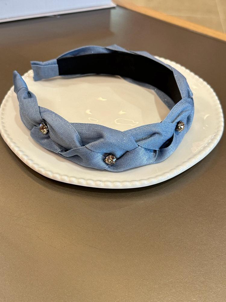 

Синяя широкая повязка на голову со стразами и складками Модные сверкающие аксессуары для волос для женщин Повседневная джинсовая повязка на голову Обручи для волос
