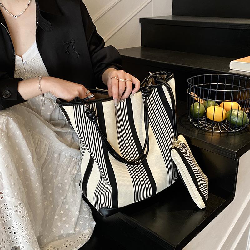 

Премиальная эластичная плетеная холщовая полосатая сумка-ведро в корейском стиле, большая вместительная сумка-тоут для通勤 на плечо чёрный