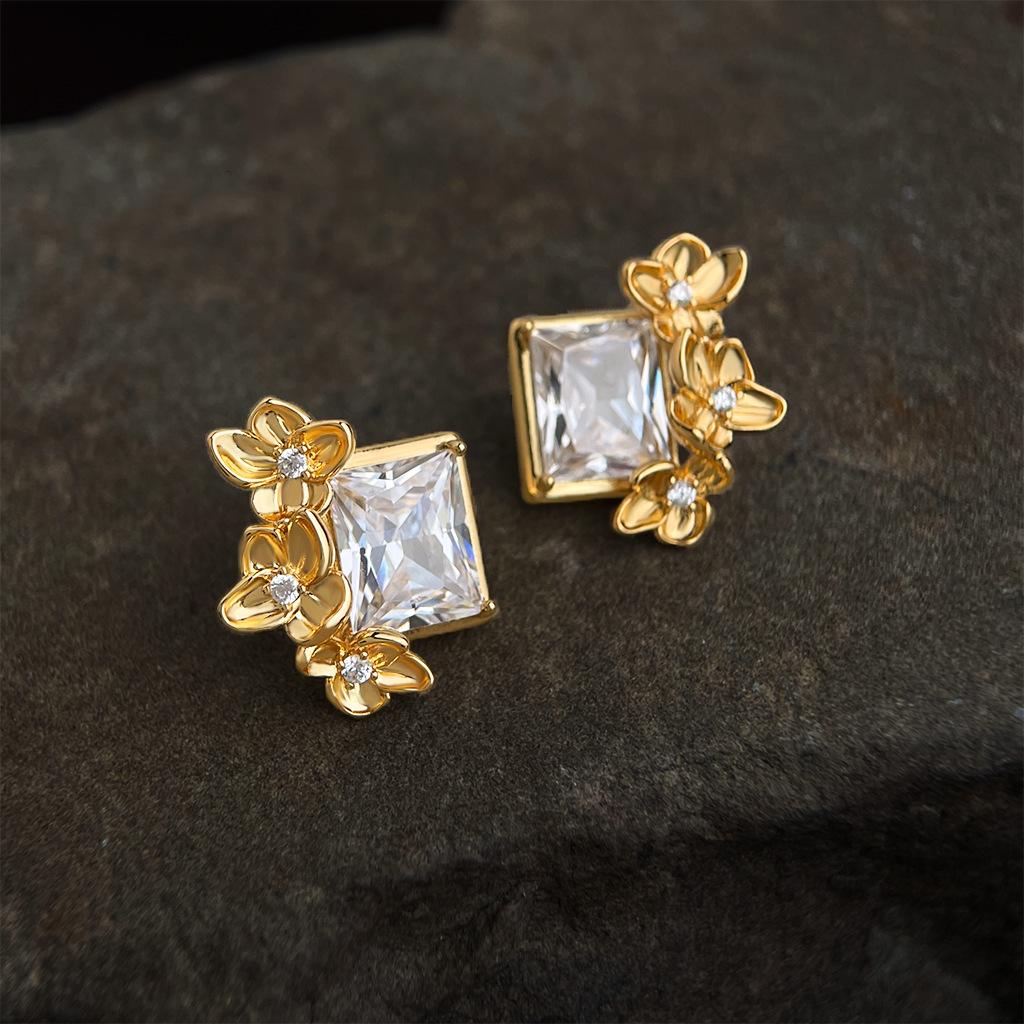 Blinking Original 18K Gold Geometric Zircon Flower Stud Earrings – Elegant Floral Cluster Design for Women.