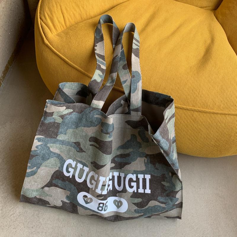 2025 new American retro tote bag street trend camouflage shoulder bag large capacity personalized commuter shopping bag
