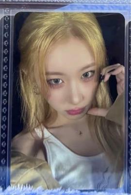 [USED] Itzy GOLD Starriver Chinese ver.C Bonus Trading Card Chaeryeong