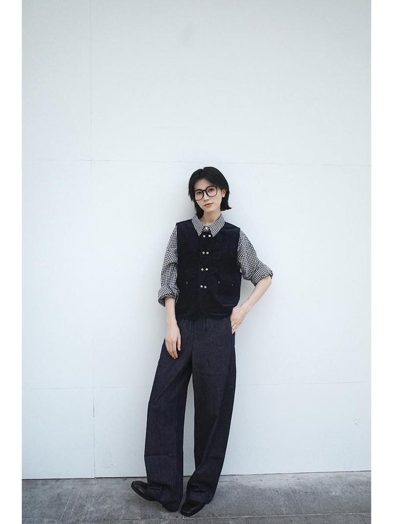 Women's Double-Breasted Corduroy Vest: Versatile Loose Fit, Sleeveless Fashion with Shoulder Pads, Autumn Collection.