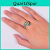 Hochwertiger gewellter Ring mit trendigem geometrischem Design in Weiß und Grün