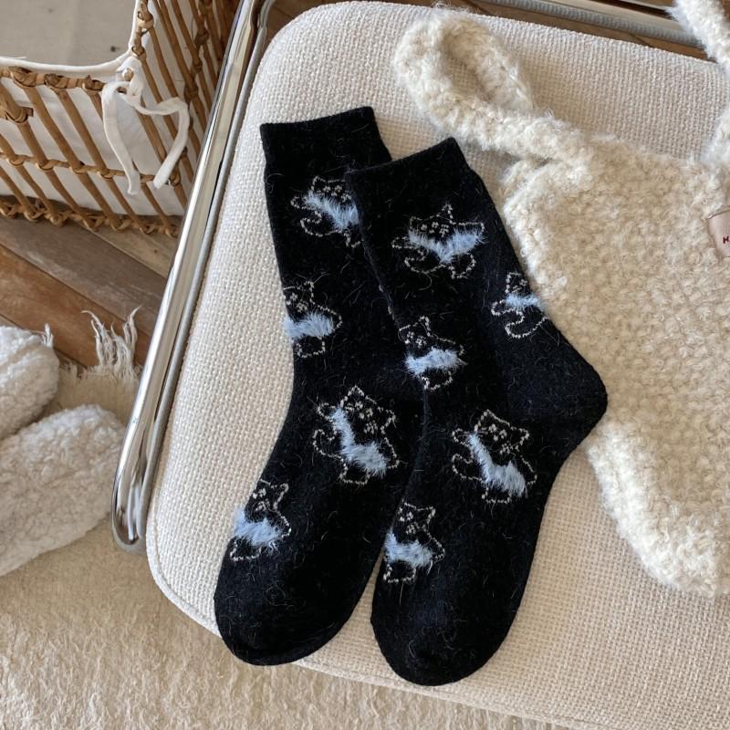

Fish-carrying Kitten Socks for Women in Autumn and Winter, Woolen Wool Socks with Thickened Animal Cover, Warm and Cute Women s Socks 1 pair