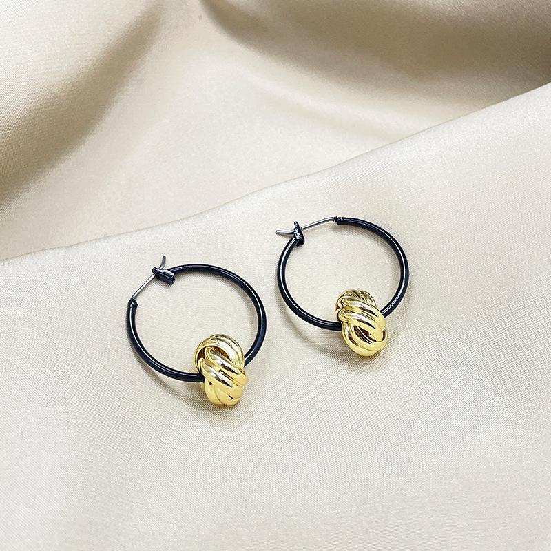 Trendy Vintage Hoop Earrings: Cool, Minimalist, Versatile Design for Women with Personality and High-End Feel