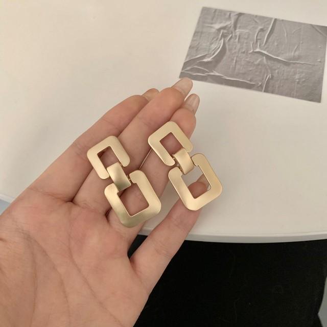 

Европейские и американские квадратные модные простые дизайны меньшинств, чувство индивидуальности, ретро-стиль, универсальные металлические серьги