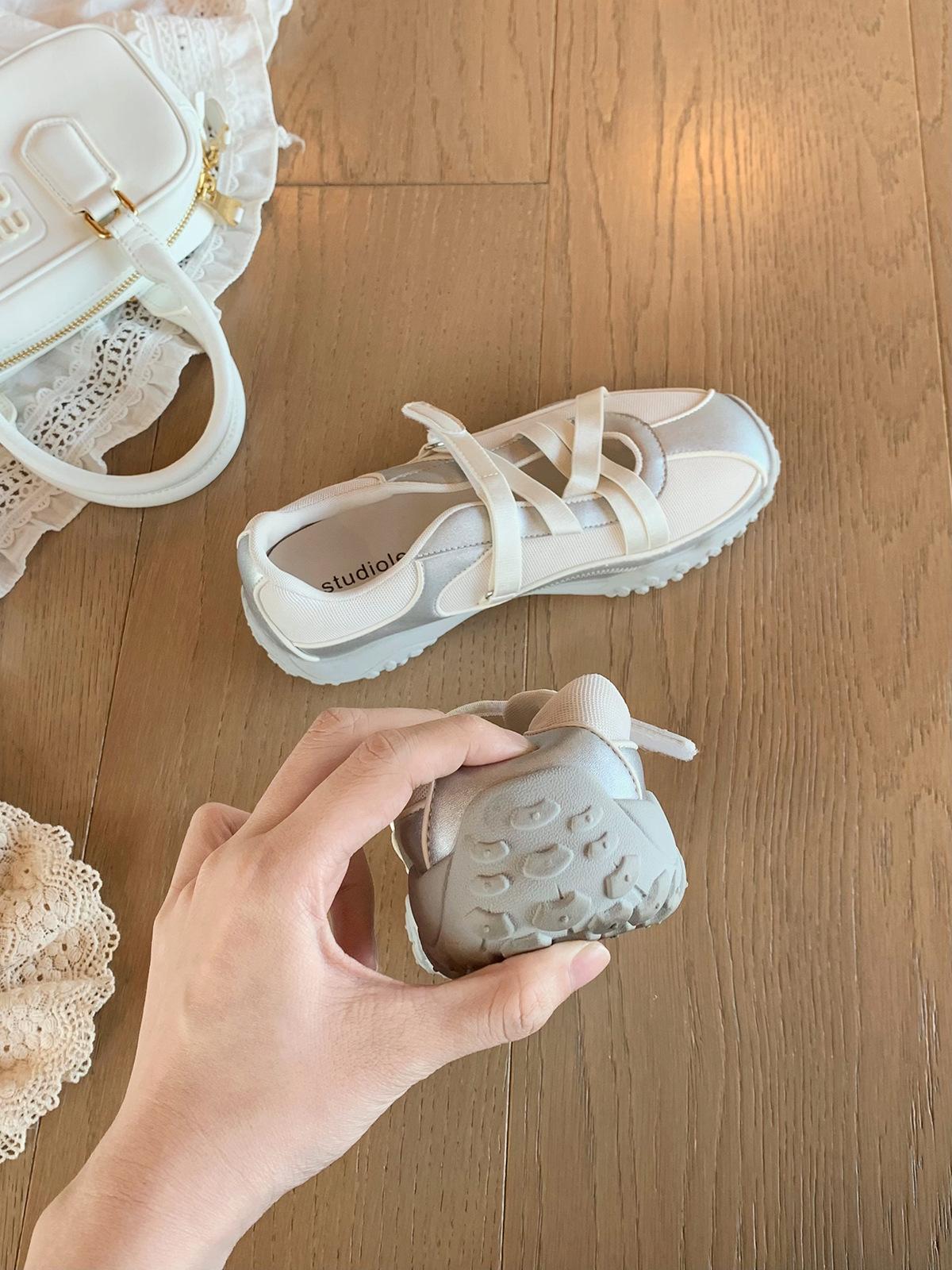 

Виноградная мама имеет тот же стиль в наличии~ Увеличение роста на 5 см~ Универсальные повседневные кроссовки для немецкого тренинга на толстой подошве с перекрестной шнуровкой в балетном стиле 35