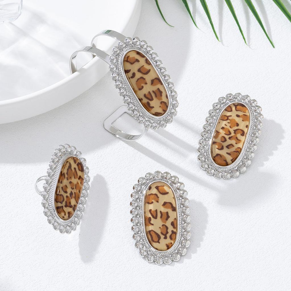 Retro Light Luxury Leopard Print Metal Three-Piece Set, Earrings, Rings, Bracelets, Exaggerated Personalized Women'S Jewelry.